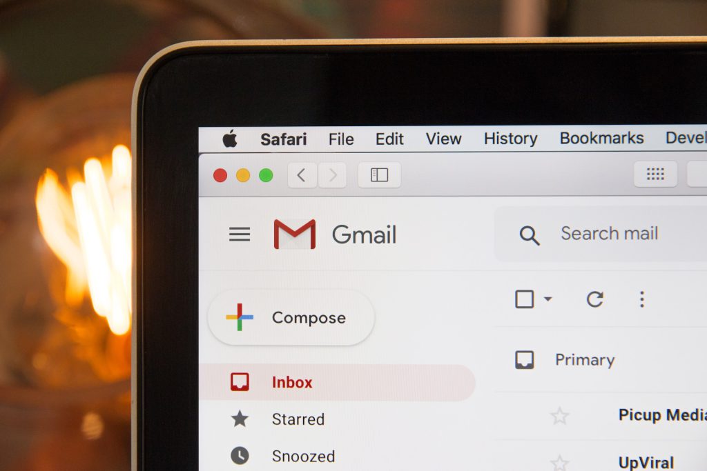 contactez-nous via email