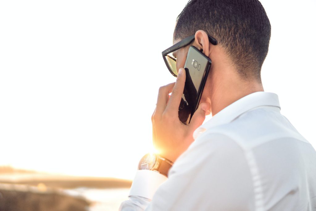 contactez-nous via téléphone
