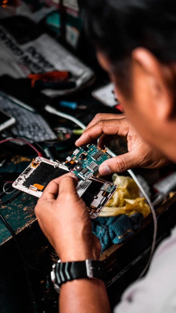 Pourquoi vaut-il mieux faire réparer votre téléphone par un spécialiste ?